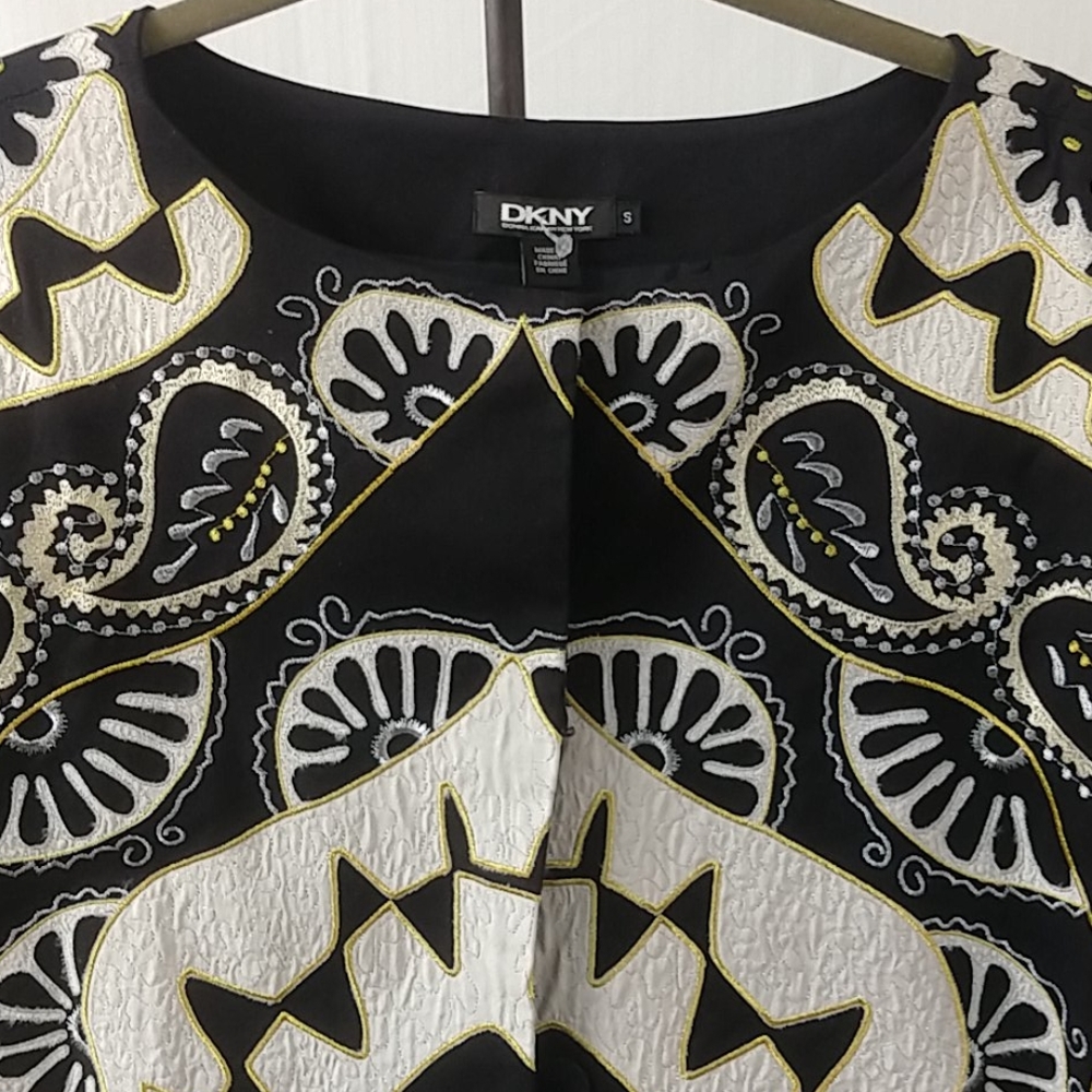 Amazing DKNY embroidered coat - Picture 2 of 8